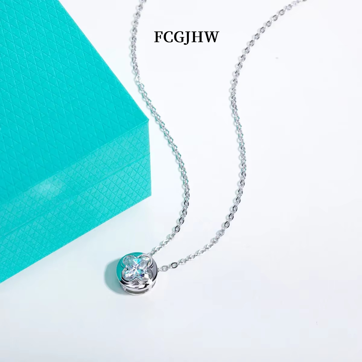 Moissanite Pendant Necklace Solitaire - Collier pendentif FCGJHW 2ct (7x7mm) trèfle