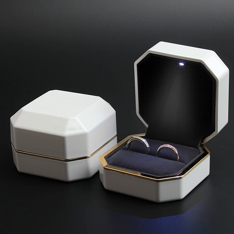 Boîte à matiques de luxe carré - Velvet Ring Box Led Light Proposal avis et prix